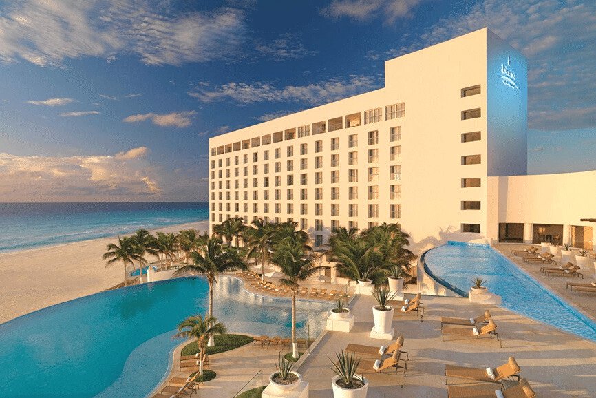 Swimming pool at Le Blanc Spa Cancun