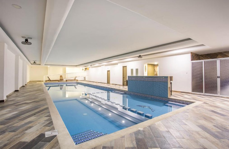 Swimming pool at the Capital O Cancun Hotel In Cancun