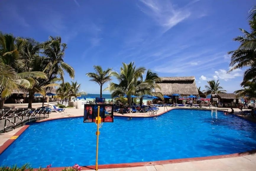 Swimming pool at the Hotel Casa Maya in Cancun