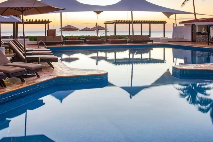 Swimming pool at the GR Caribe by Solaris in Cancun