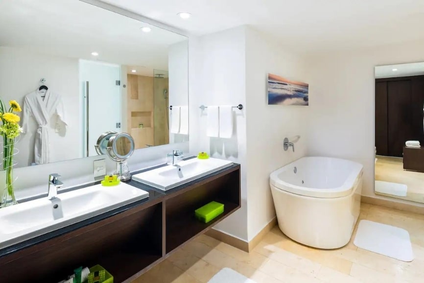 Bathroom at the Intercontinental Presidente Cancun