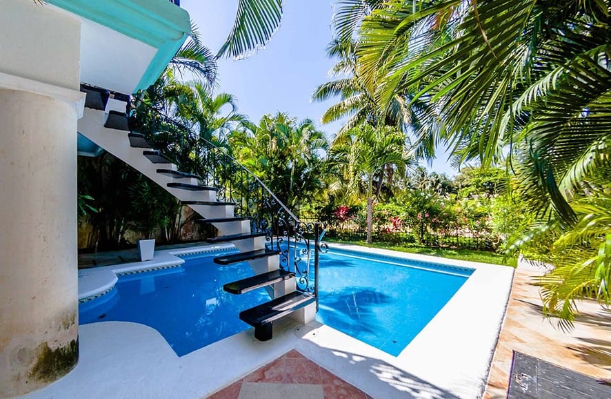 Outdoor Swimming Pool at La Villa du Golf a Cancun