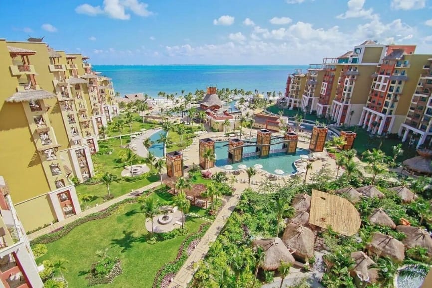 Exterior of the Villa del Palmar Cancun