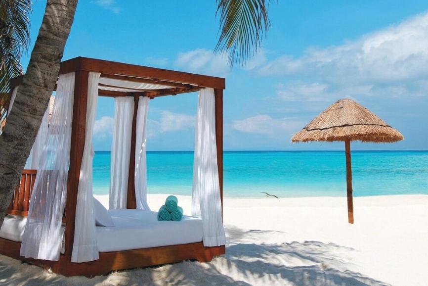 Lounge on the beach at Grand Fiesta Americana Coral Beach Cancun