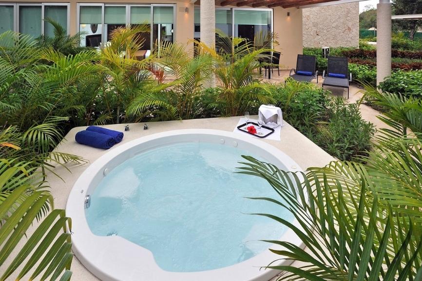 Private hot tub at the Bahia Principe Luxury Sian Ka’an