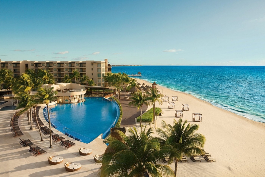 Swimming pool and beach at Dreams Riviera Cancun in Puerto Morelos