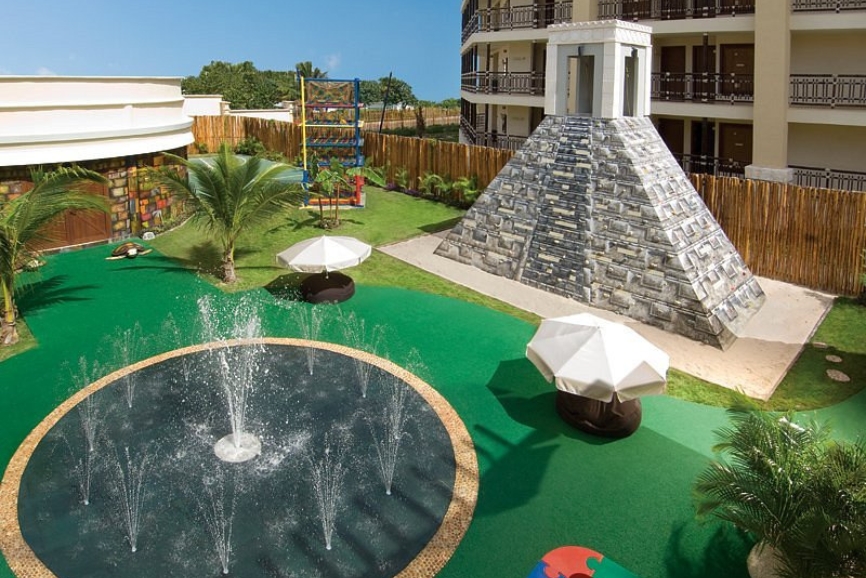 Mini golf at Dreams Riviera Cancun in Puerto Morelos
