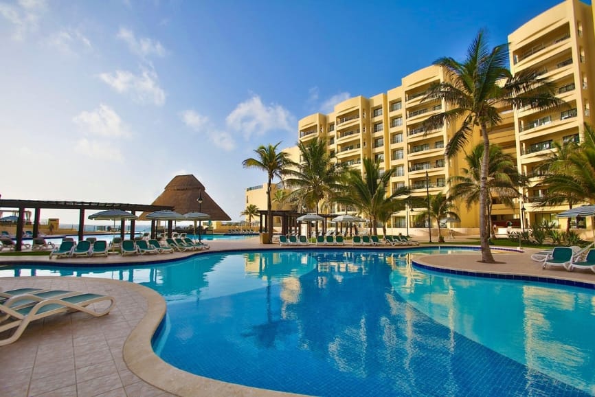 Swimming pool at the Royal Sands Resort and Spa Cancun