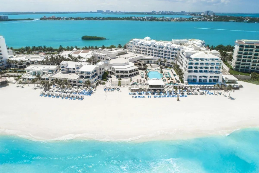 Beach front at the Wyndham Alltra Cancun Resort & Spa