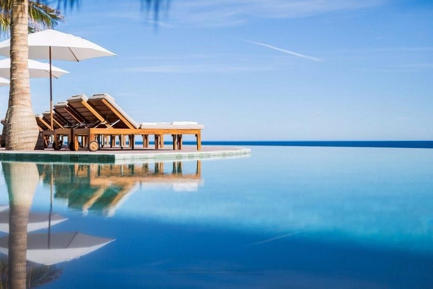 Infinity pool at the Grand Velas Los Cabos