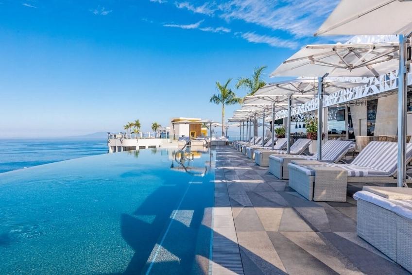 Infinity pool at the Hotel Mousai Puerto Vallarta