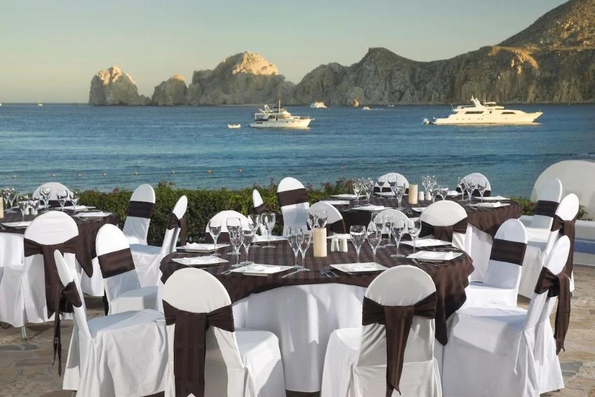 Ocean front dining at Pueblo Bonito Los Cabos Beach Resort