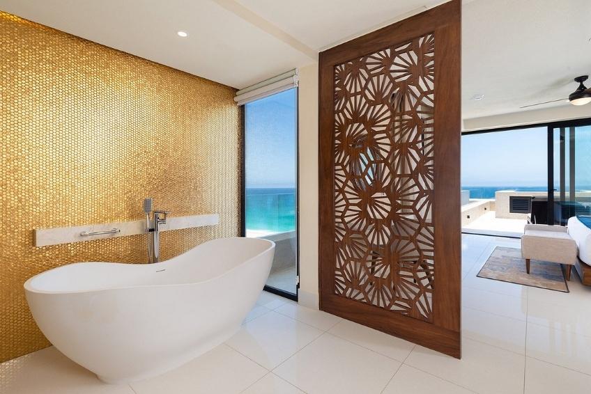 Bathtub with a view at the Grand Velas Los Cabos