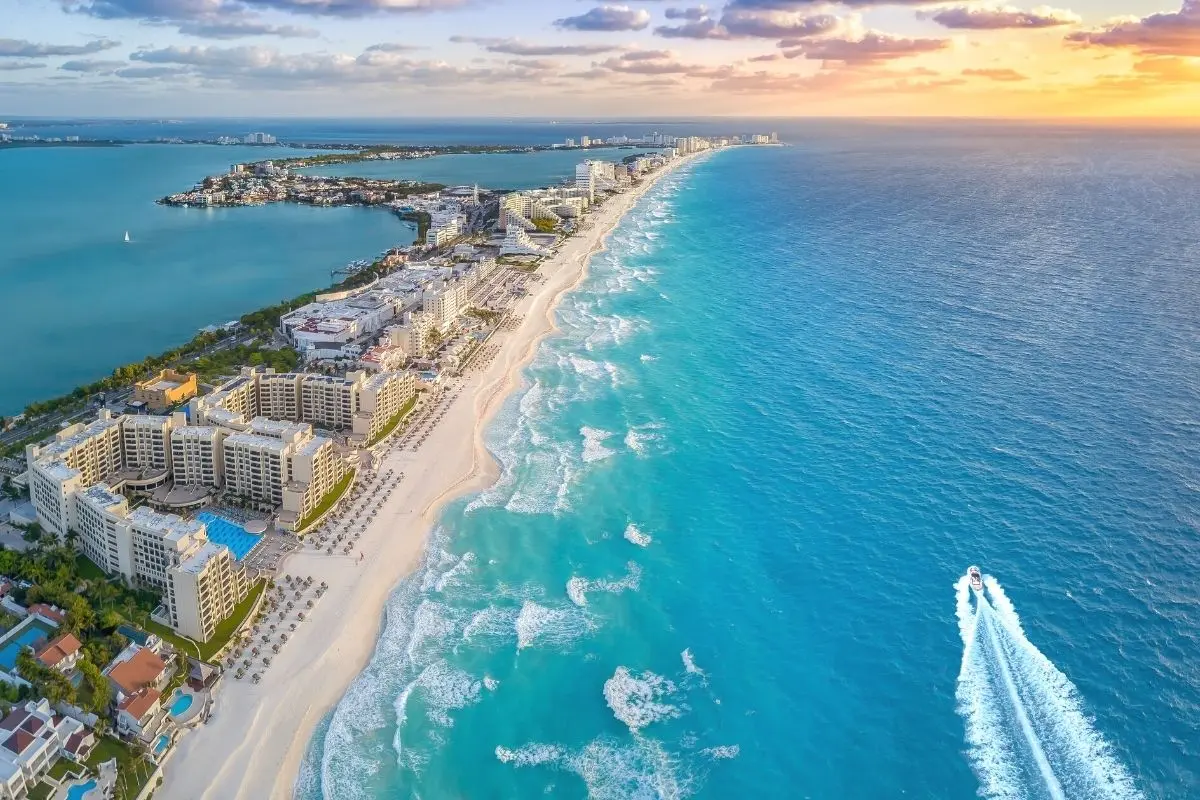 Cancun Visitors Guide. Things to do in Cancun.